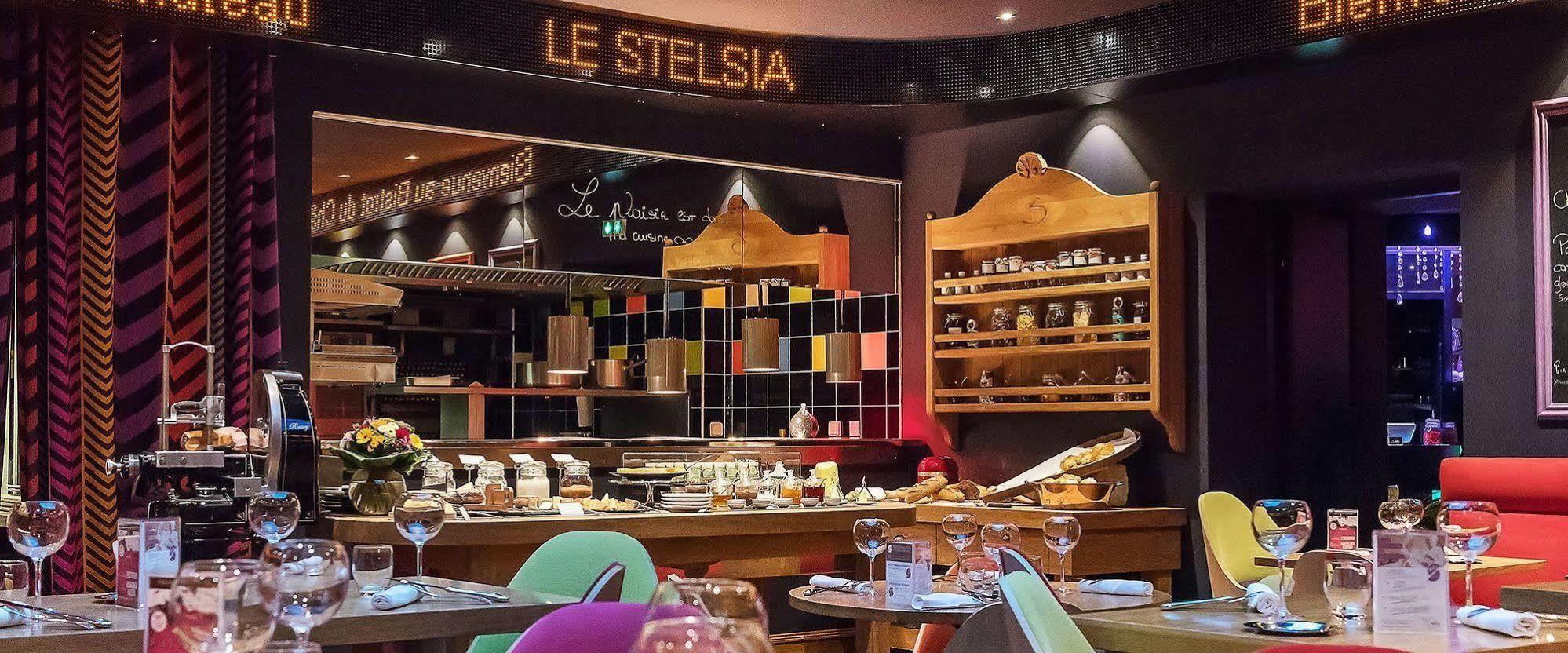 Le Stelsia Resort Saint-Sylvestre-sur-Lot Экстерьер фото